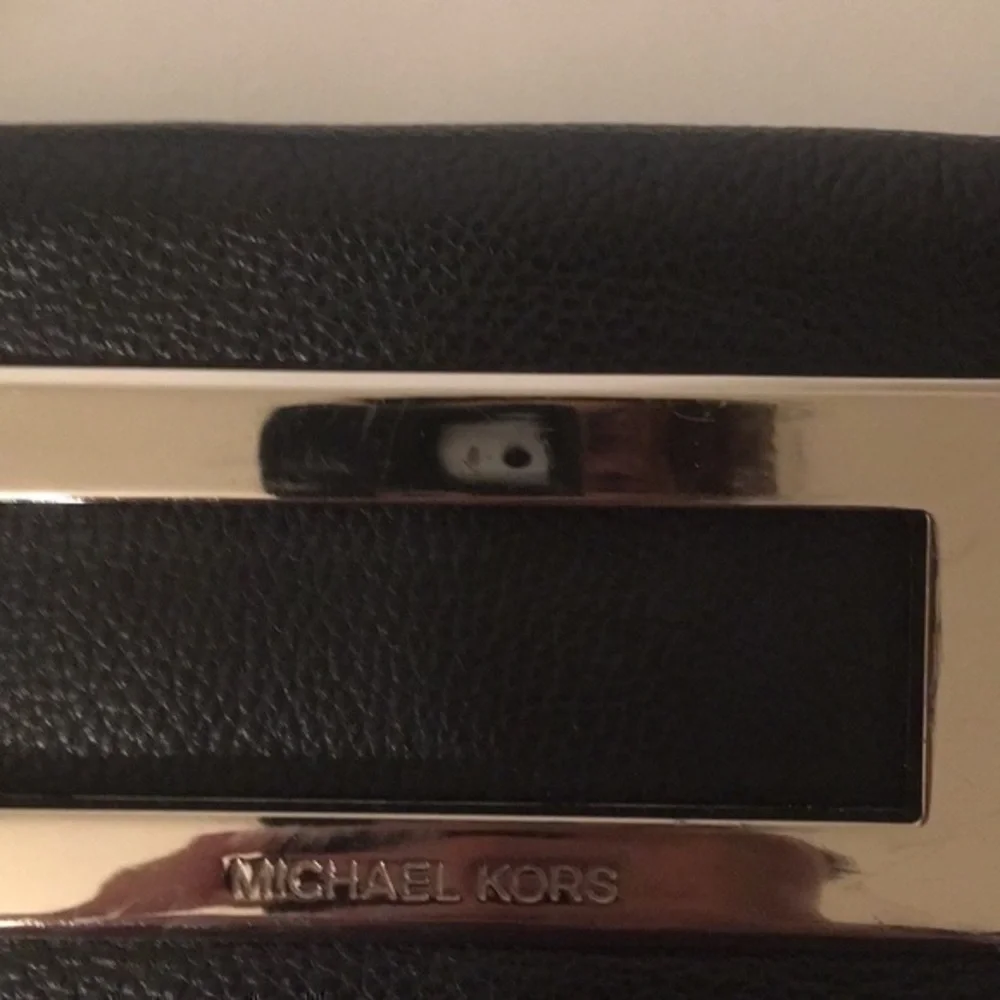 MICHAEL KORS black leather crossbody